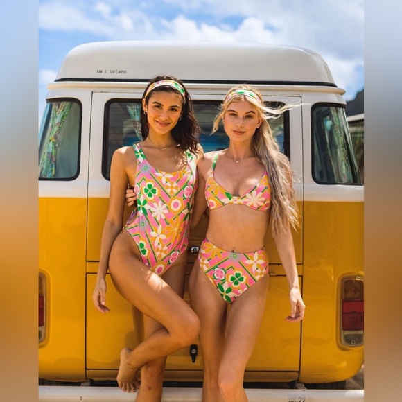 NEW! Kenny Flowers THE ACAPULCO Underwire Bikini Top Pink Green SZ S, DD - Picture 10 of 16